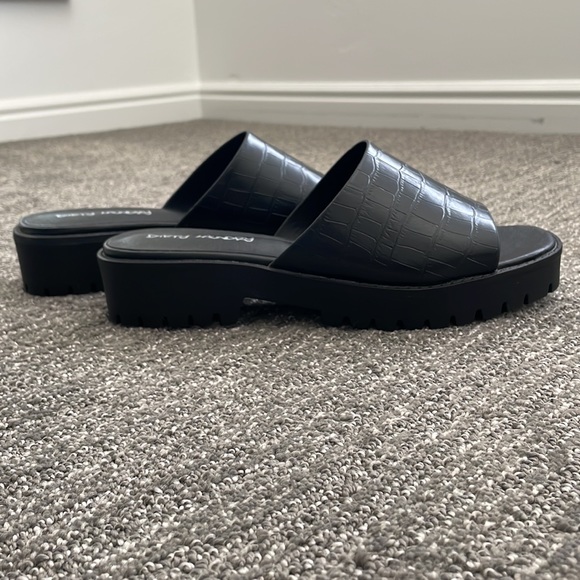 Dirty Laundry Platform Sandals - Picture 2 of 5